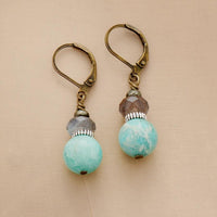 boucles d'oreilles de lithothérapie en pierres fines d'amazonite et cristaux de labradorite